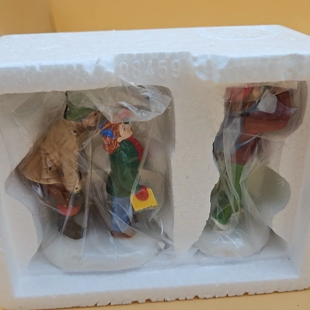 Department 56 Finding the Birds Song Snow Village Collection Figurine #56.55020